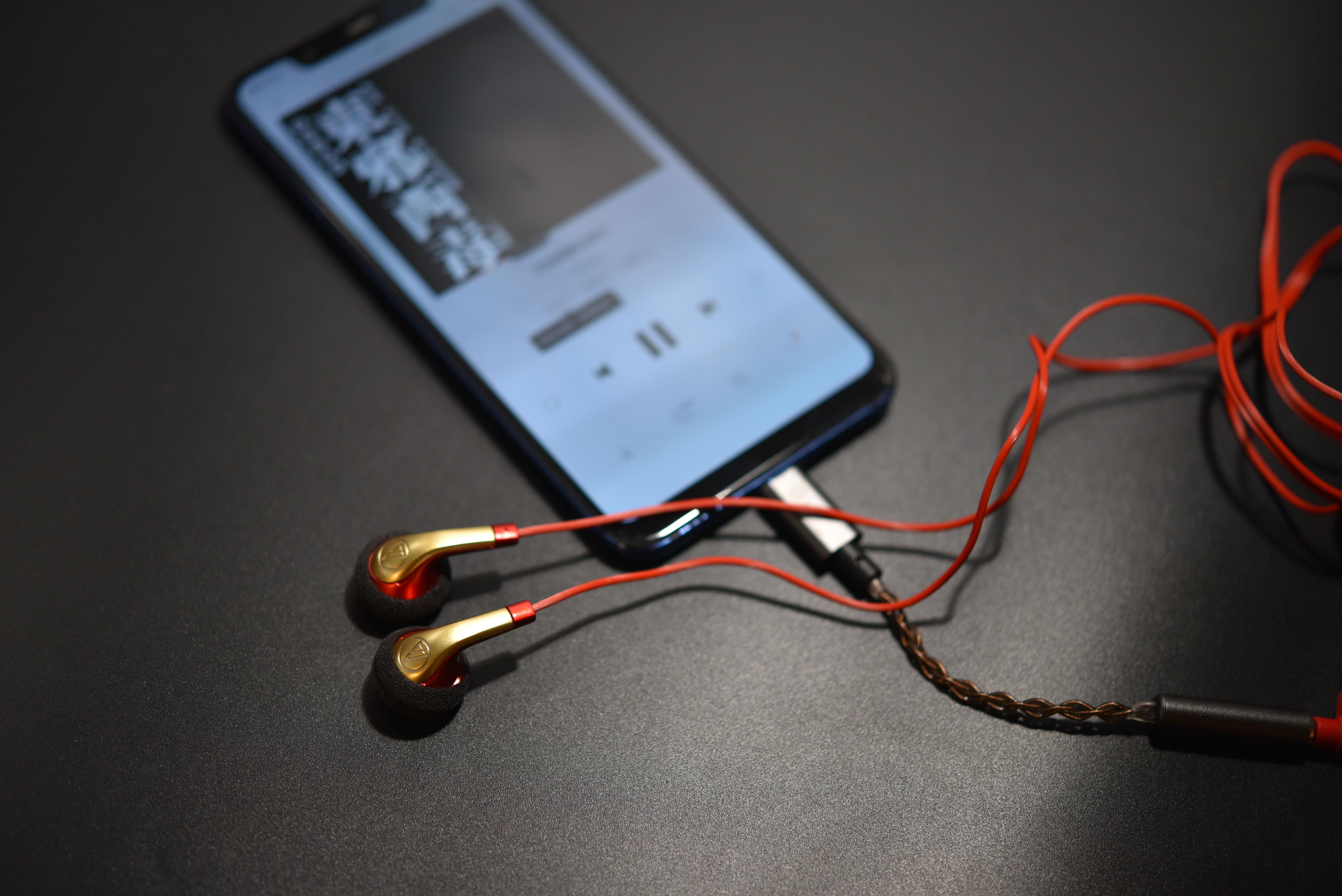 浅入耳耳机和半入耳耳机哪个好,浅入耳式和半入耳式耳机哪个好