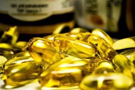 冬天脚后跟干裂用什么润脚霜,润足脚后跟干裂修复霜