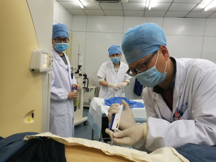 肝为什么会长水泡？发现肝囊肿需定期复查，哪些肝囊肿不能忽视？