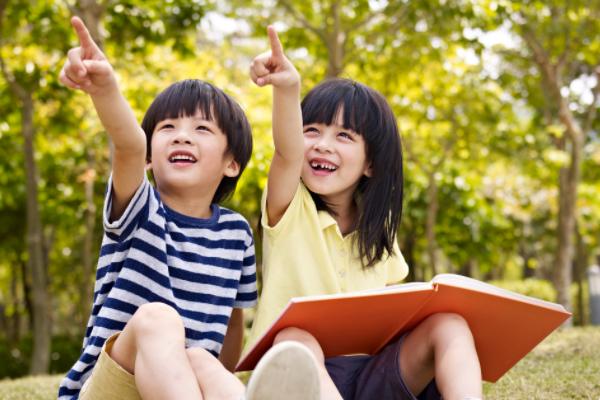 孩子羡慕别人时，父母的回应影响孩子格局，聪明的父母都这样作答