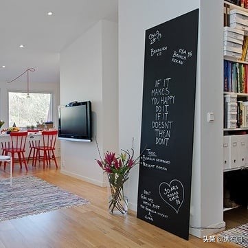 网友分享旅途中奇葩艳遇：大早醒来床上除了美女还有条蟒蛇！