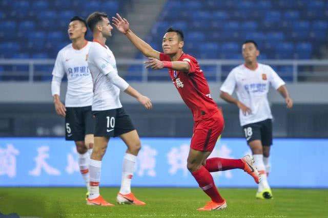 中超右前卫球员排名,中超现役中后卫排名