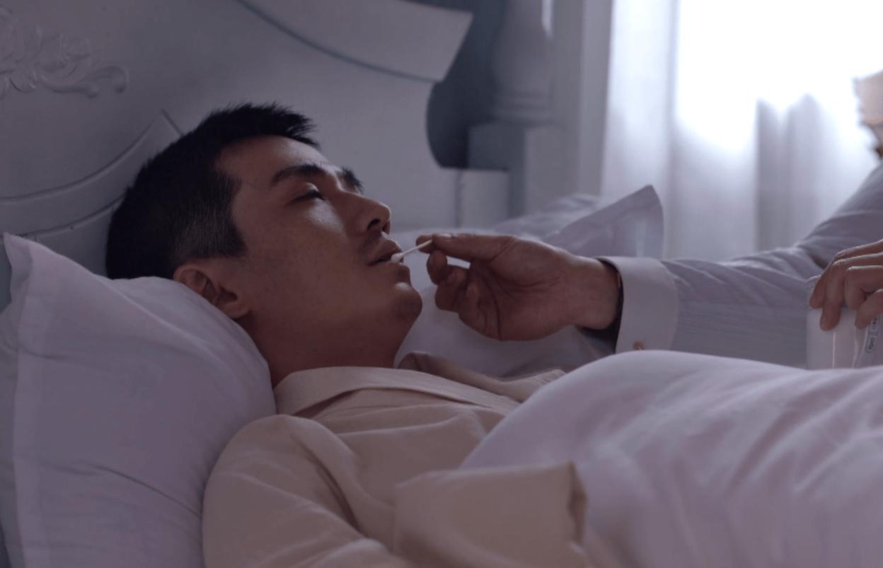 《叛逆者》那些严谨到令人惊叹的细节，昂列、篮球、驳壳枪