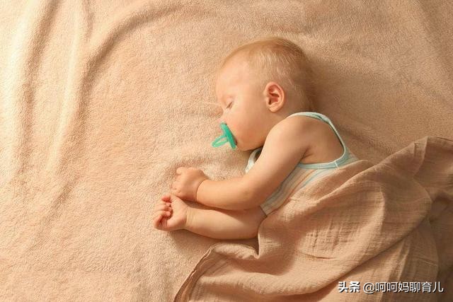 小孩子整夜老踢被子怎么办,宝宝睡觉爱踢被子用什么办法