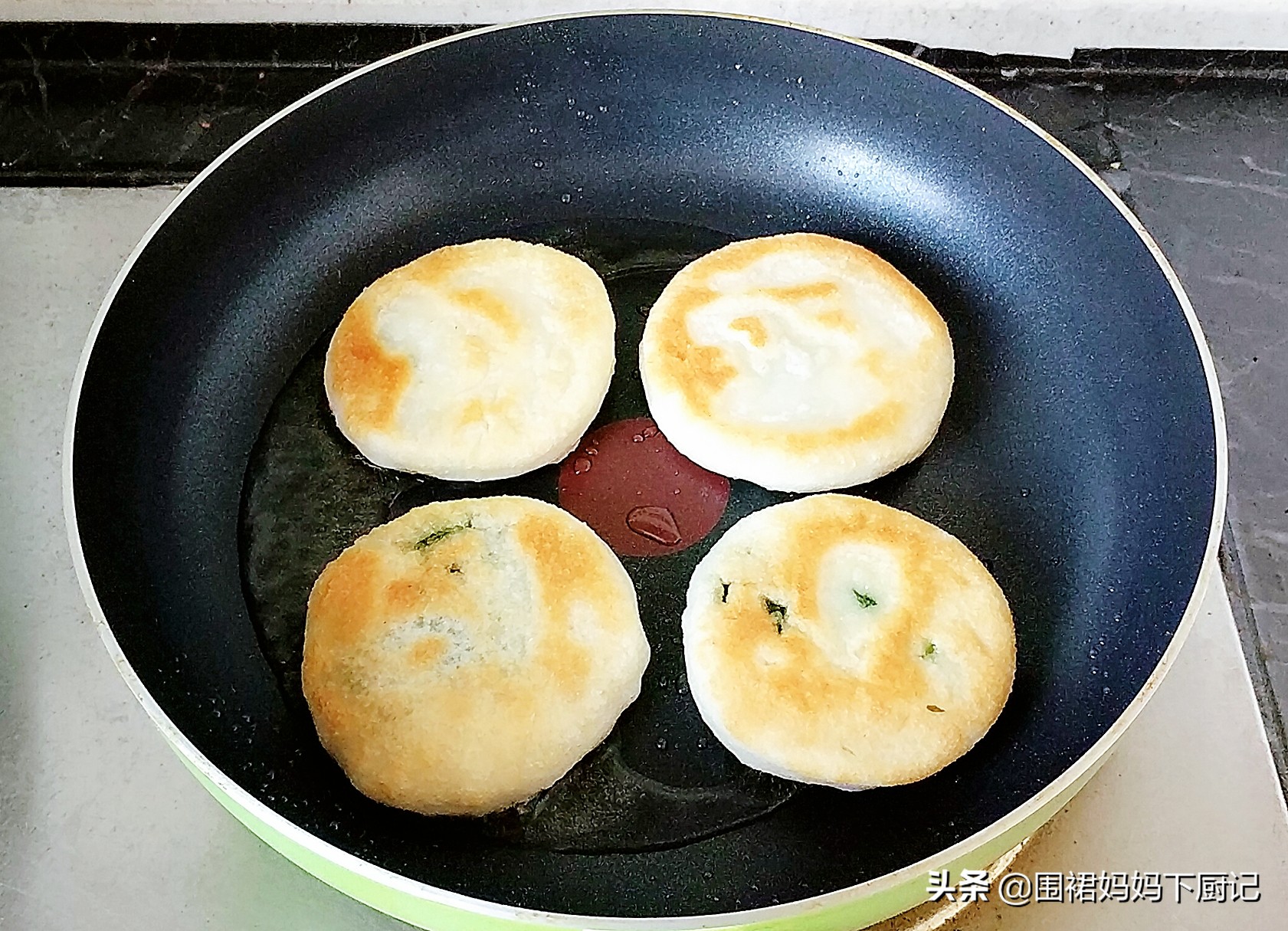 自制的家庭小饼软糯香甜特别好吃,5元一张绸缎饼教你在家做