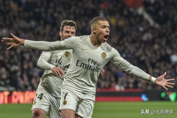 1.3亿欧元！梅西成世界足坛年收入最高的球员，C罗次席