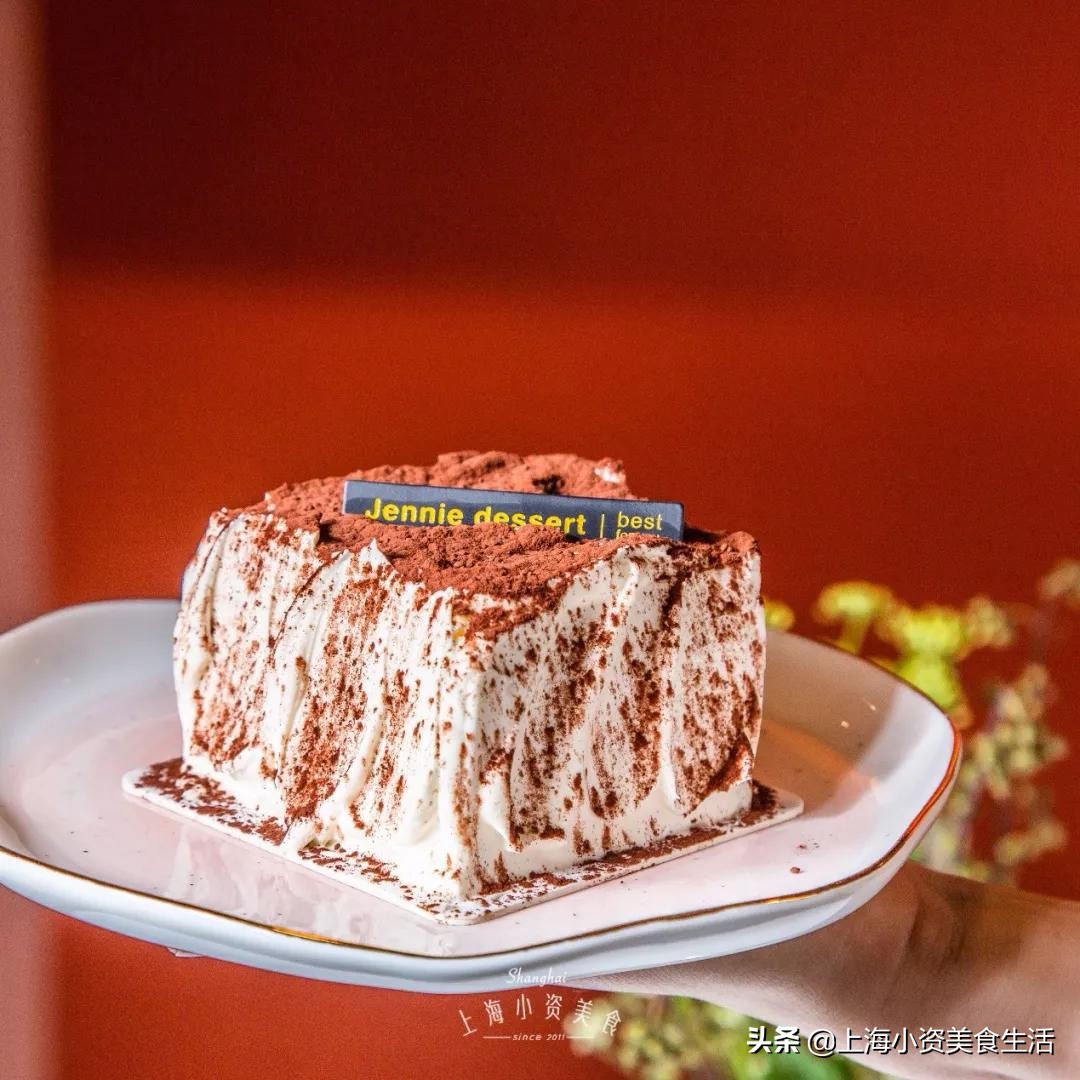 人广新开宝藏甜品店，把小笼包做成了慕斯蛋糕！