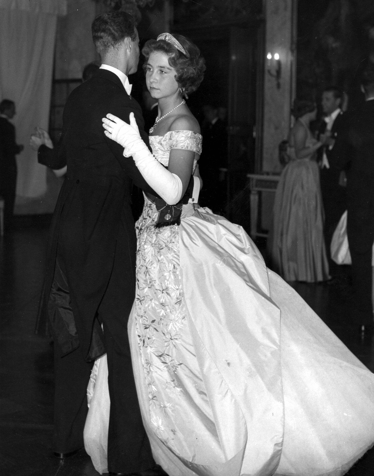 从不输戴安娜残成皱皮老太太，西班牙索菲亚大变样，都怪花心丈夫