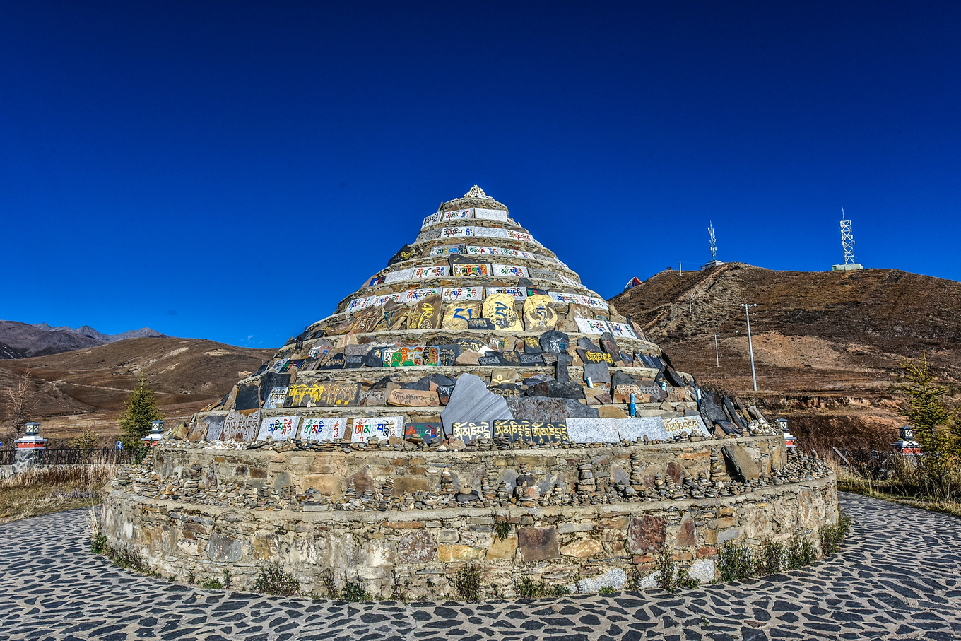 四川甘孜的亚丁稻城,四川稻城亚丁蓝色星球上的净土
