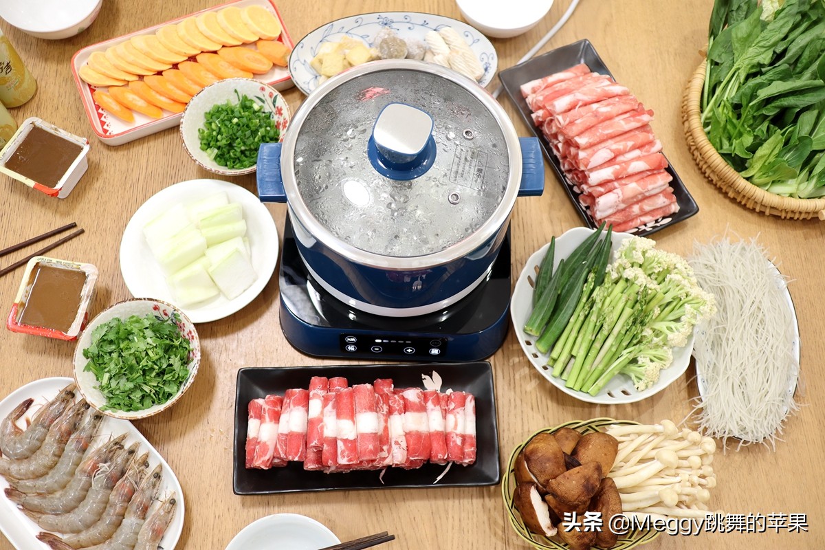 吃火锅人均一盘肉够不够,3个人吃老火锅540元贵不贵