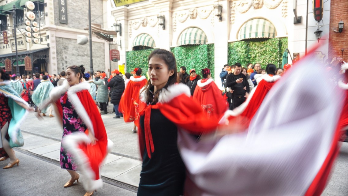 中原穿越时空夜游建业电影小镇,郑州建业电影小镇下午去游玩