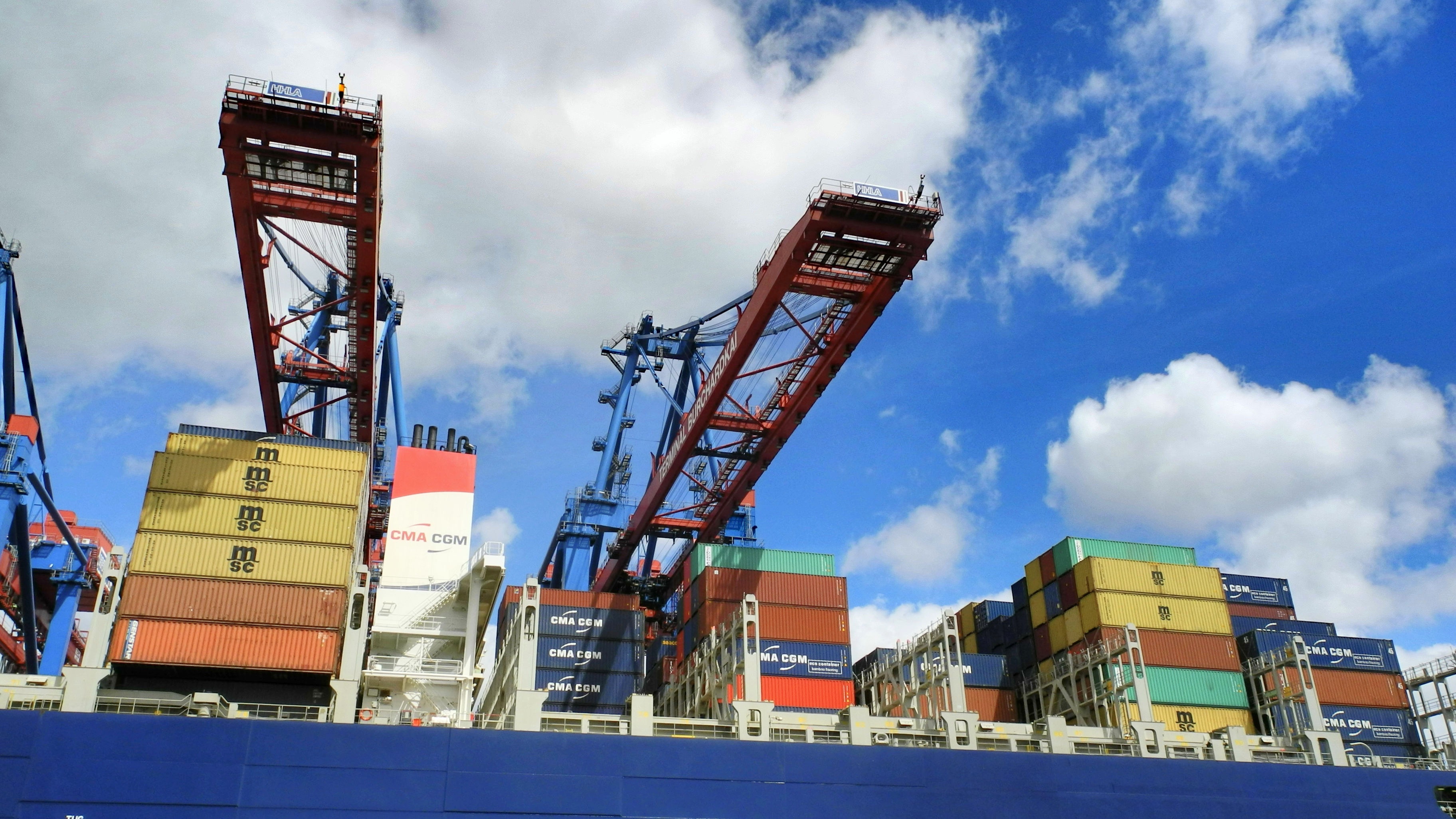 货物被海关扣货的原因,港海关扣了货物怎么办