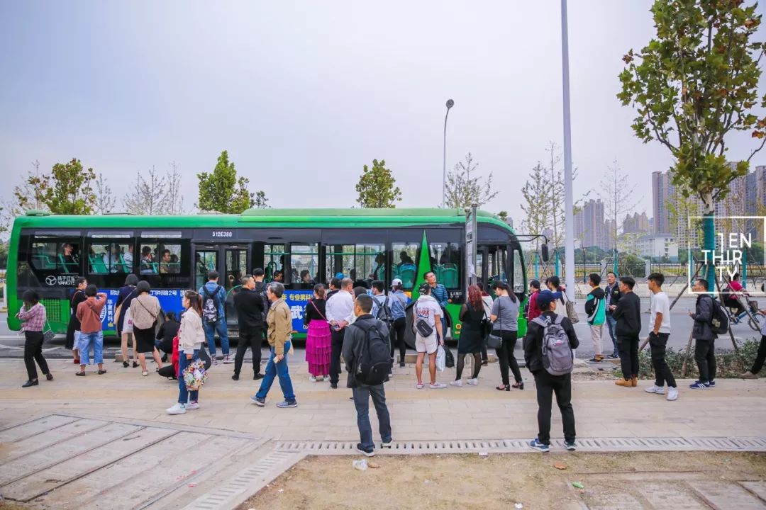 每一辆901，都承载着武汉江夏上万学子的青春