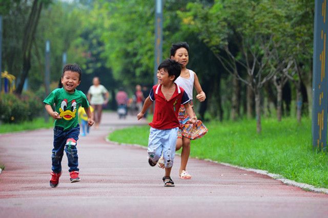 孩子窝里横在外怂什么原因,孩子窝里横性格