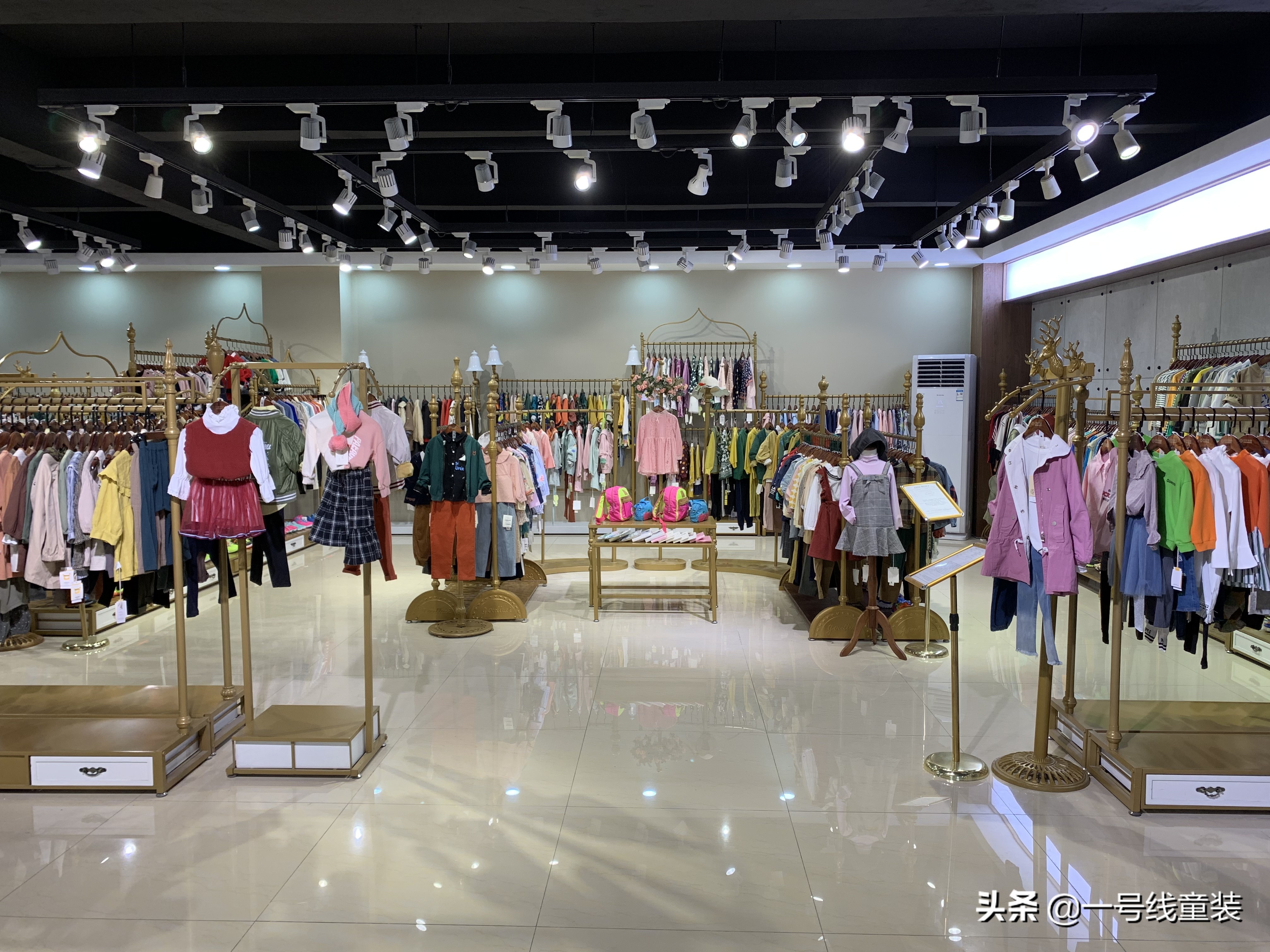 折扣童装怎么找货源的呢,品牌童装正品货源在哪里找