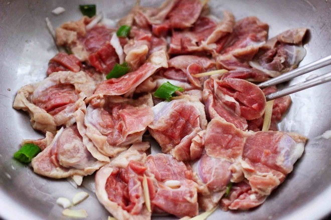 鸡胗炒鸡胗需要焯水吗,炒鸡胗用不用先煮熟