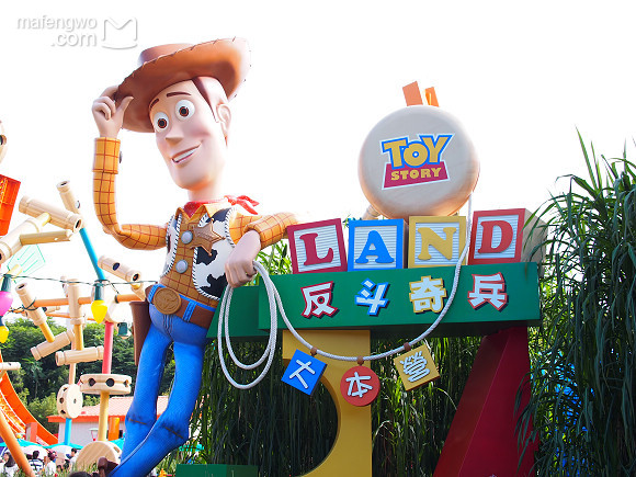 香港迪士尼vs上海迪士尼哪个便宜,香港迪士尼乐园和上海迪士尼乐园