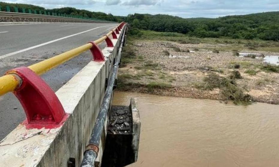 海南一高速大桥,为何因“狮子山”突发塌陷*锁封**?未发现大货车