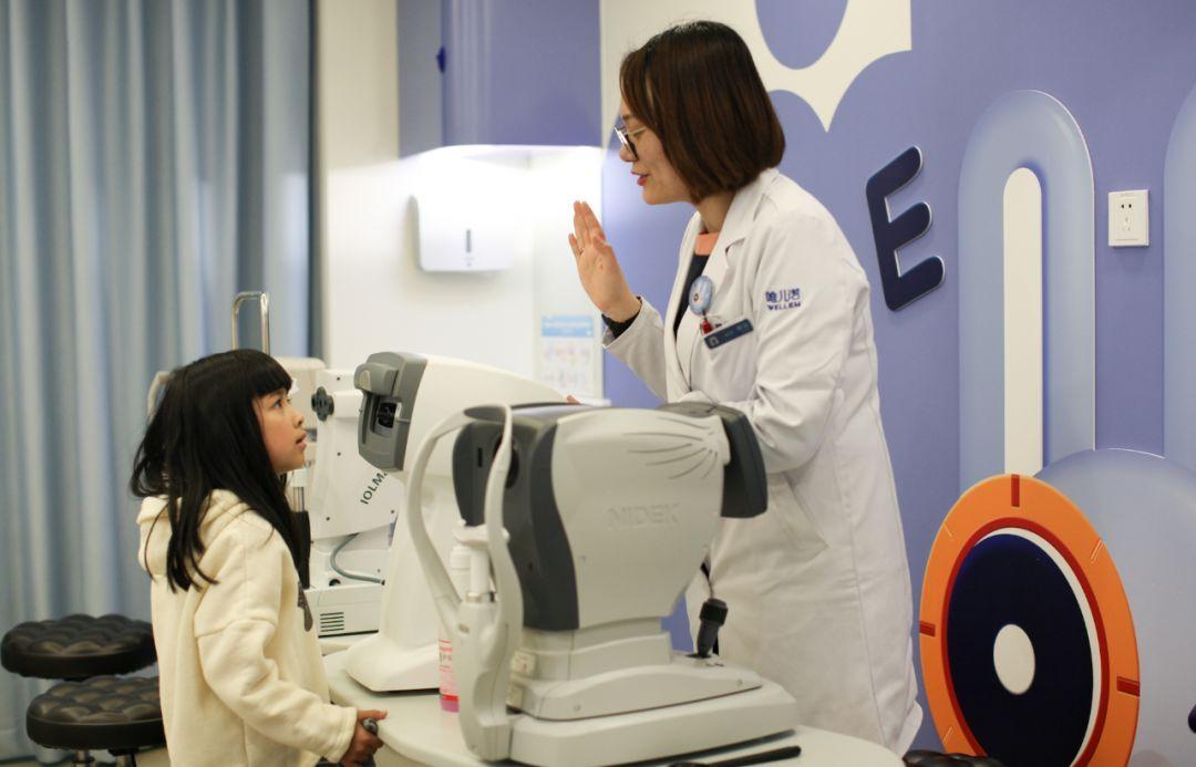 内侧副韧带损伤导致膝盖不能弯曲,膝关节外侧副韧带损伤不能伸直