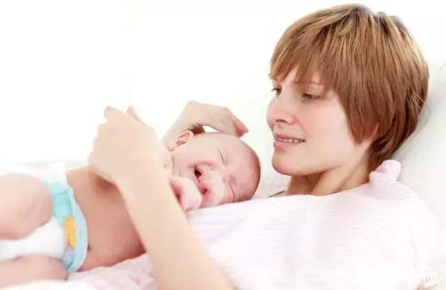 为什么胸部一边奶水多一边奶水少,一胎奶水多二胎奶水少是什么原因