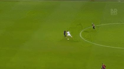 浅谈|法国中卫新星乌帕梅卡诺:身体对抗出色,拦截解围能力强