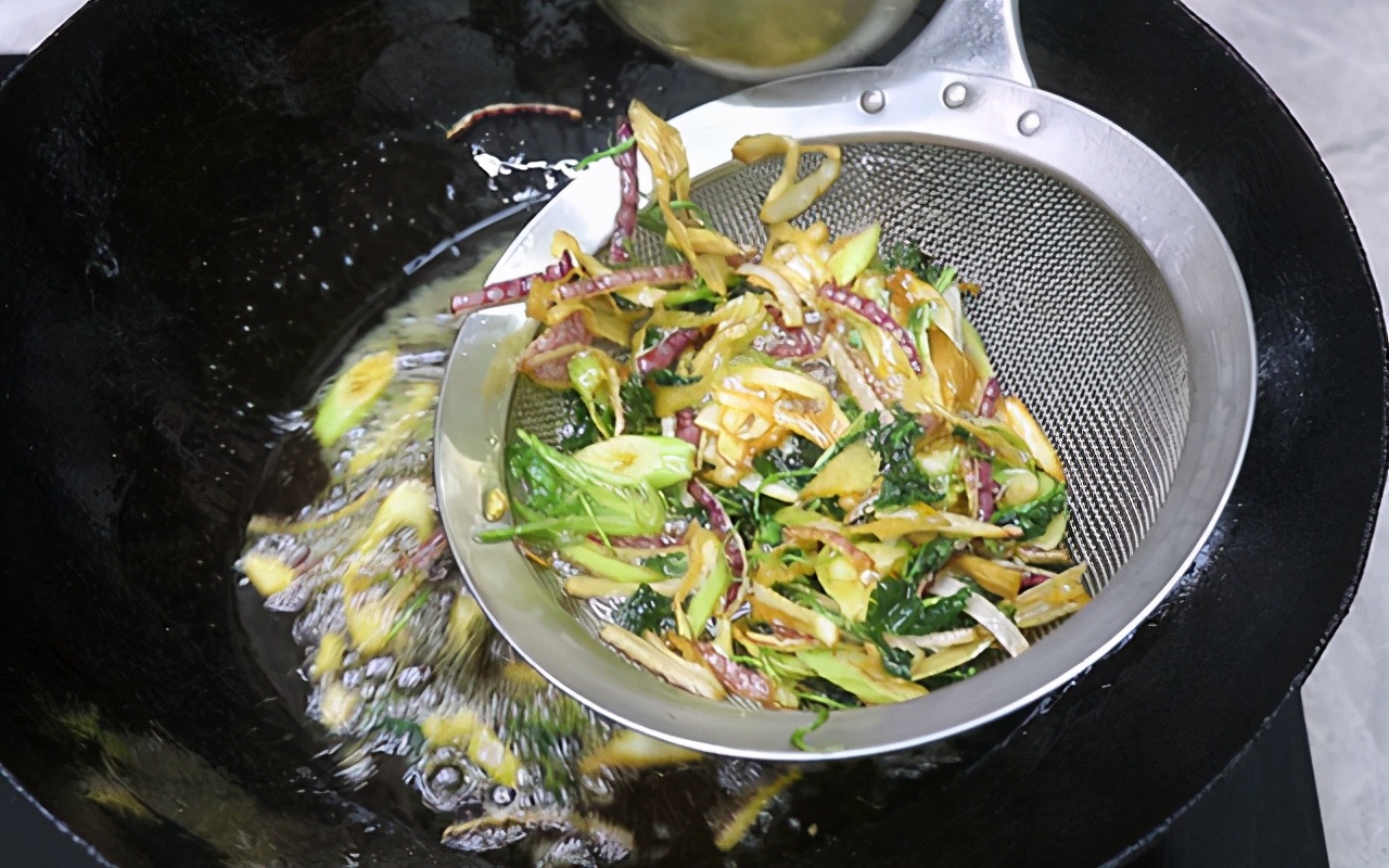 鱼头不煎做汤的家常做法,鱼头这样做鲜嫩多汁又入味