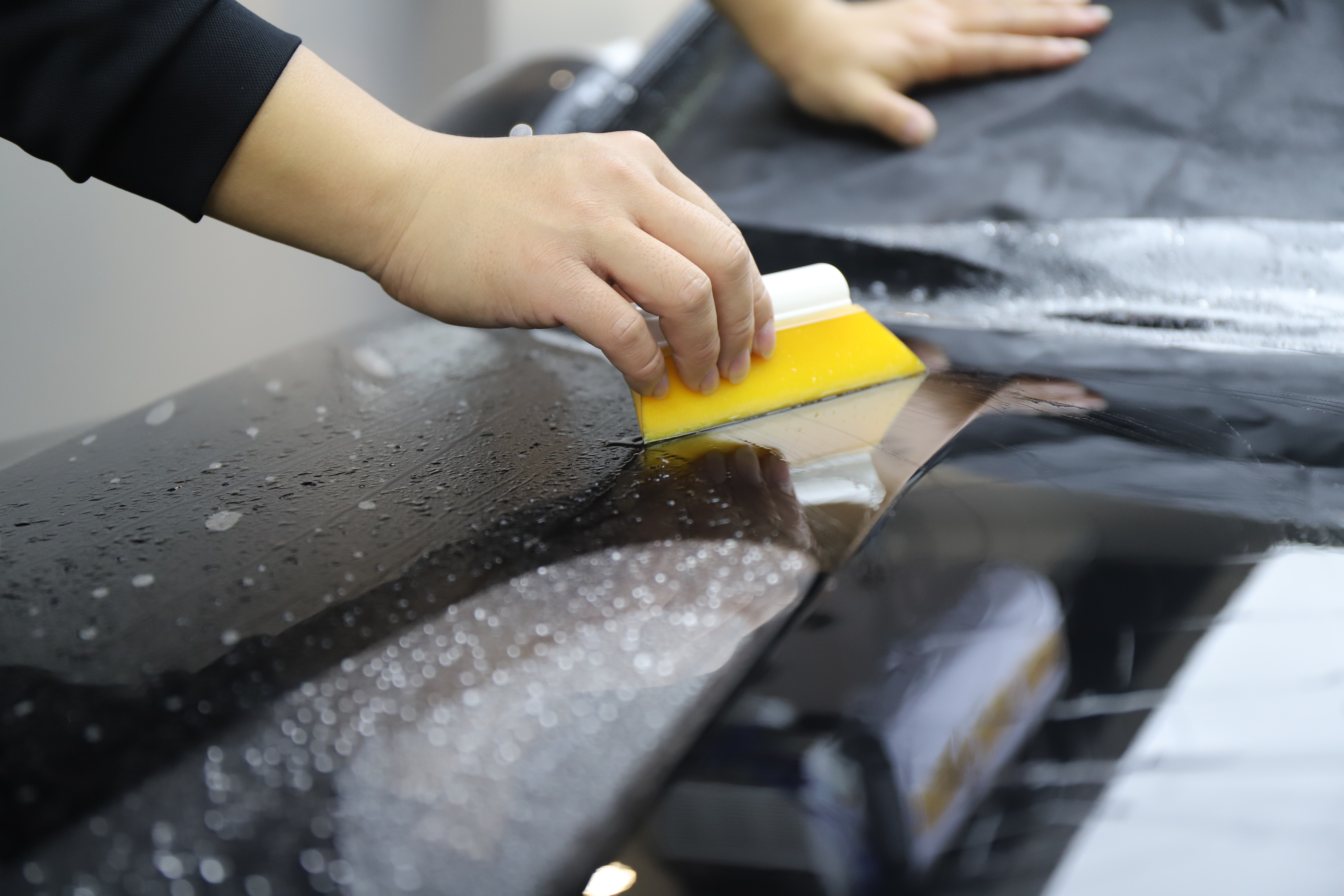 汽车玻璃太阳膜贴膜流程,汽车贴膜前你应该理解的贴膜真相