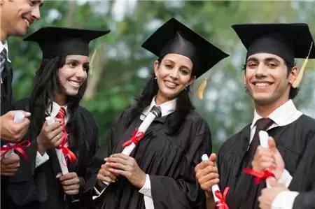 想去英国留学一般需要什么条件,申请去英国留学需要些什么条件