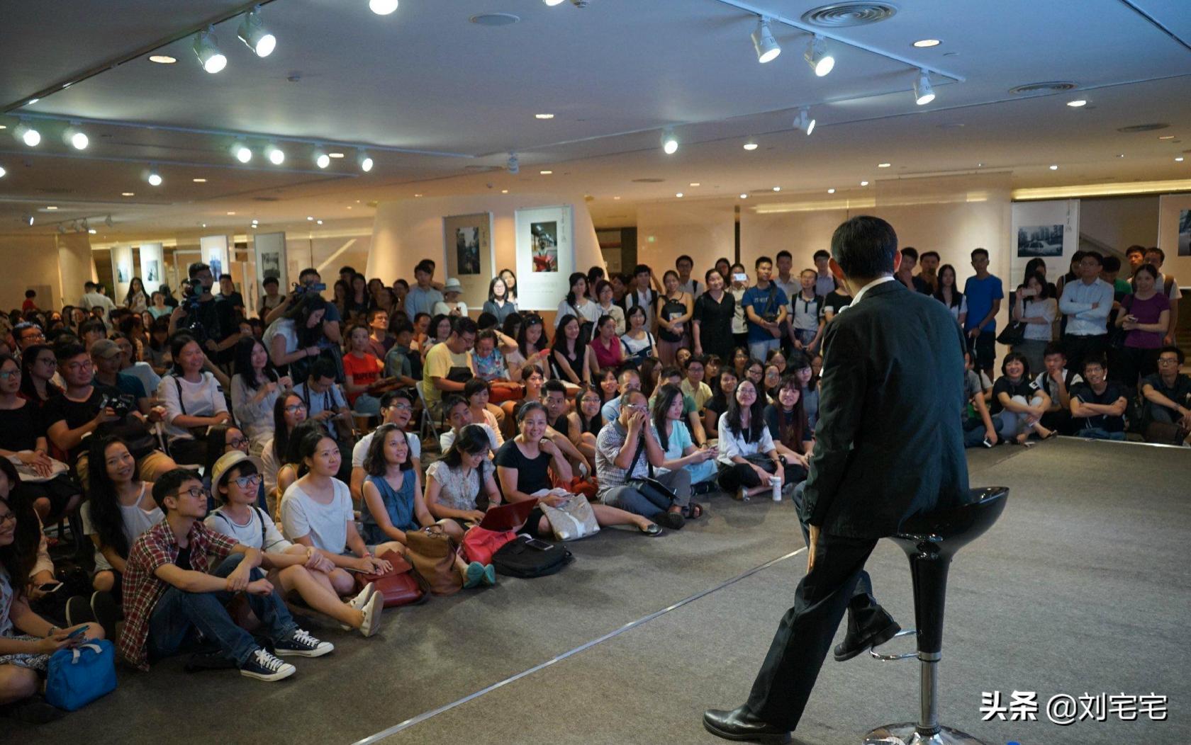 “文二代”马家辉：如何从“文坛梁朝伟”，沦为“贱嘴评论员”？