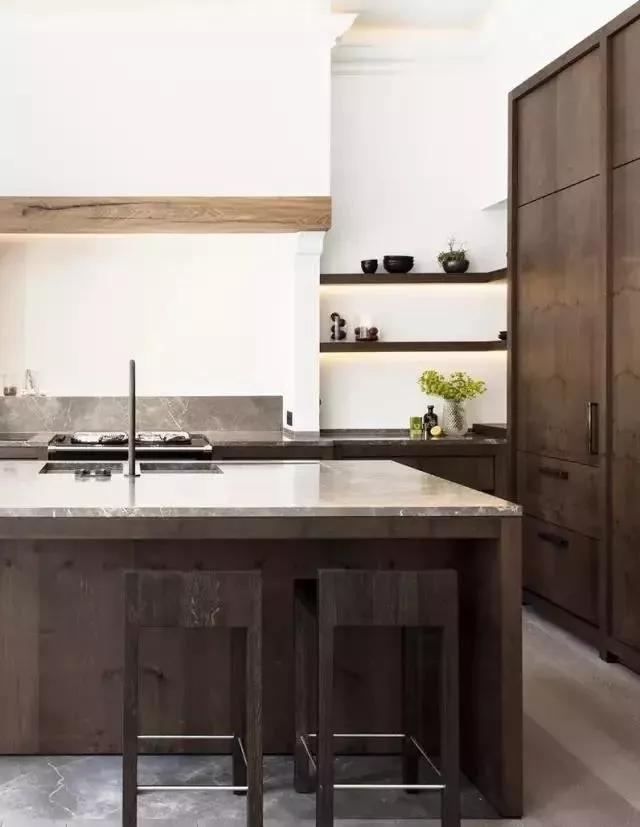 橱柜台面用大理石好还是石英石好,橱柜大理石台面宽度标准