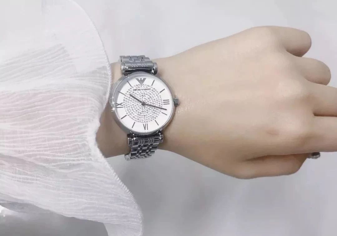 杨祐宁戴的什么表,张钧甯戴的手表