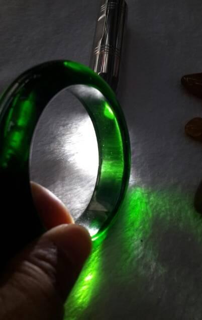 从8亿天价玻璃看翡翠市场上的“替身”