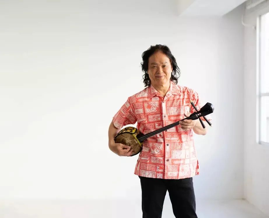 如比扬：藏进冲绳民谣里，是对城市生活最大的疗愈