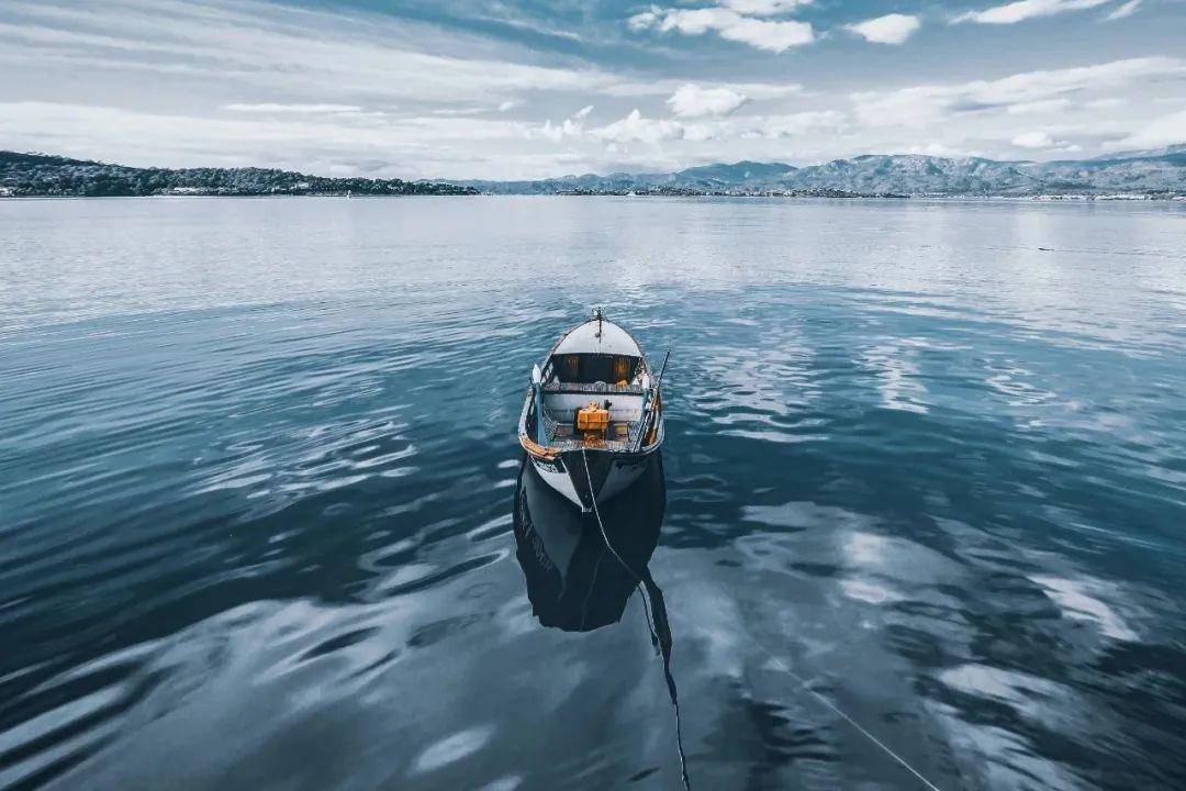 对身边的人总是不信任,总是怀疑不信任对方