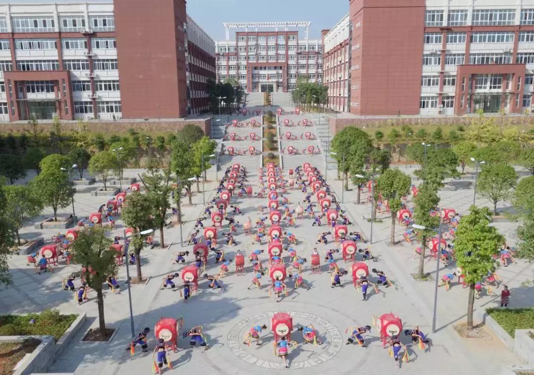 厉害了我们的新时代内容简介,松桃中等职业学校