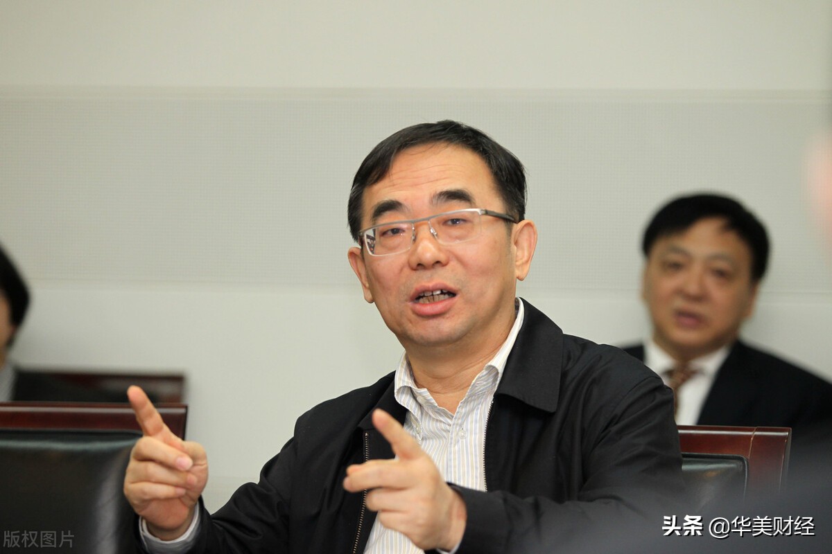 江苏“民企一哥”，10高层身价过亿，实控人财富2500亿力压马云