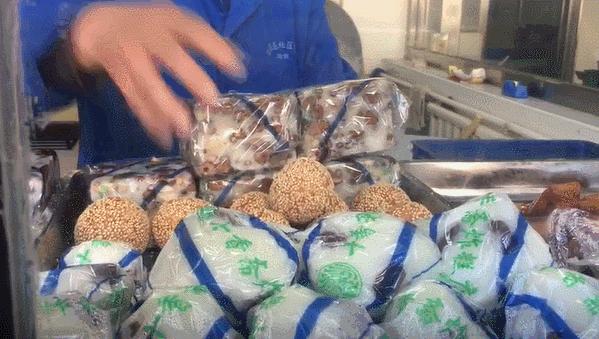 天津特色美食天津煎饼果子 (天津风味小吃三绝)