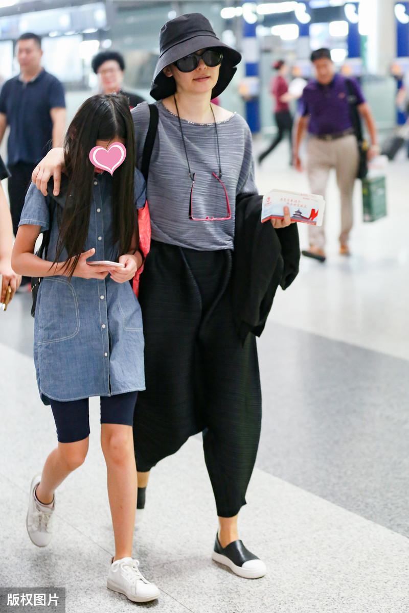 徐帆穿黑色短袖高清美图,徐帆紧身裤穿搭