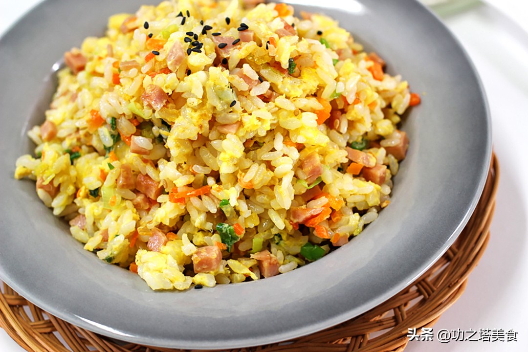 看不见鸡蛋的菜,蛋炒饭不放酱油做法