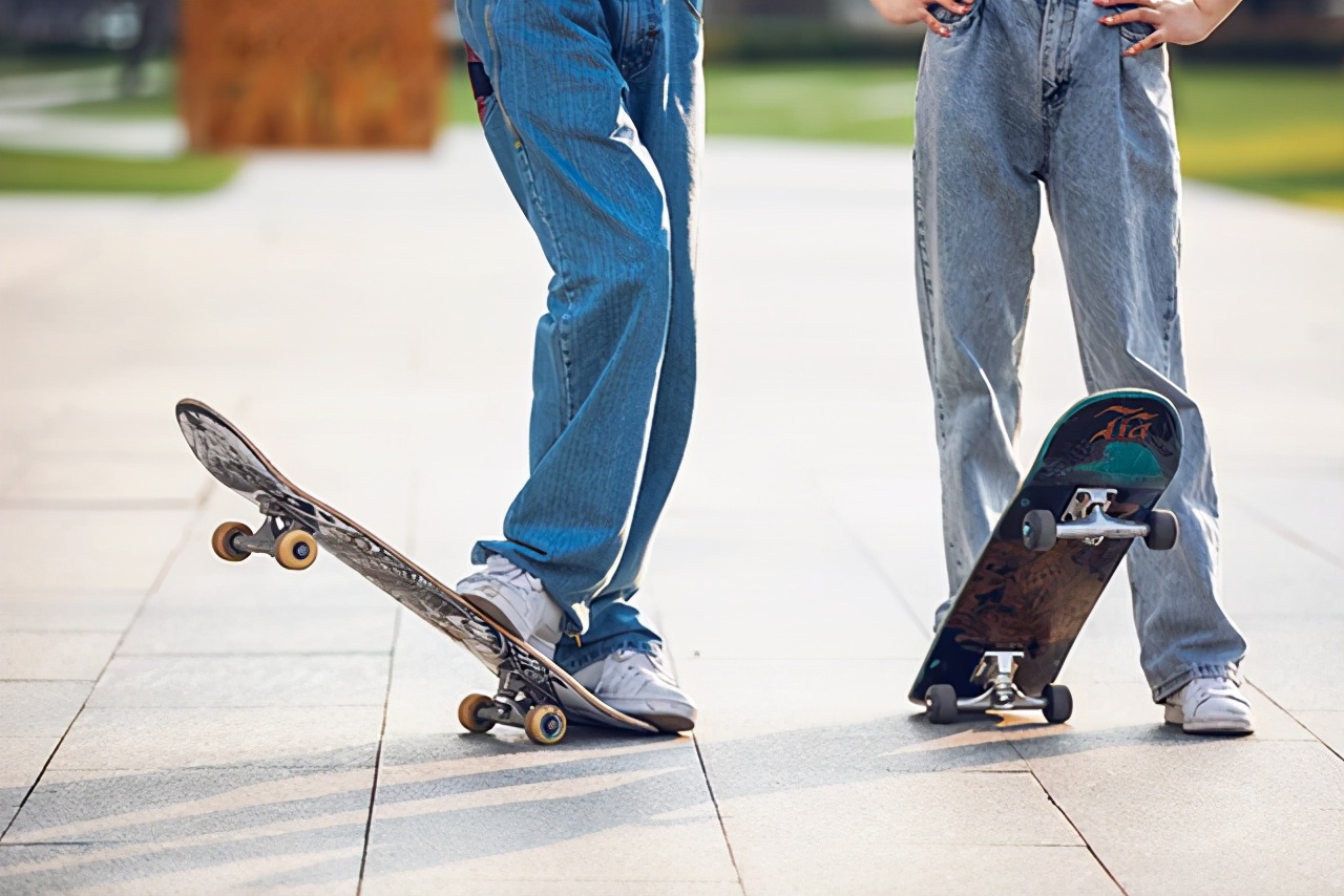 滑板怎么区分玩具板和专业板,deckwar滑板是玩具板吗