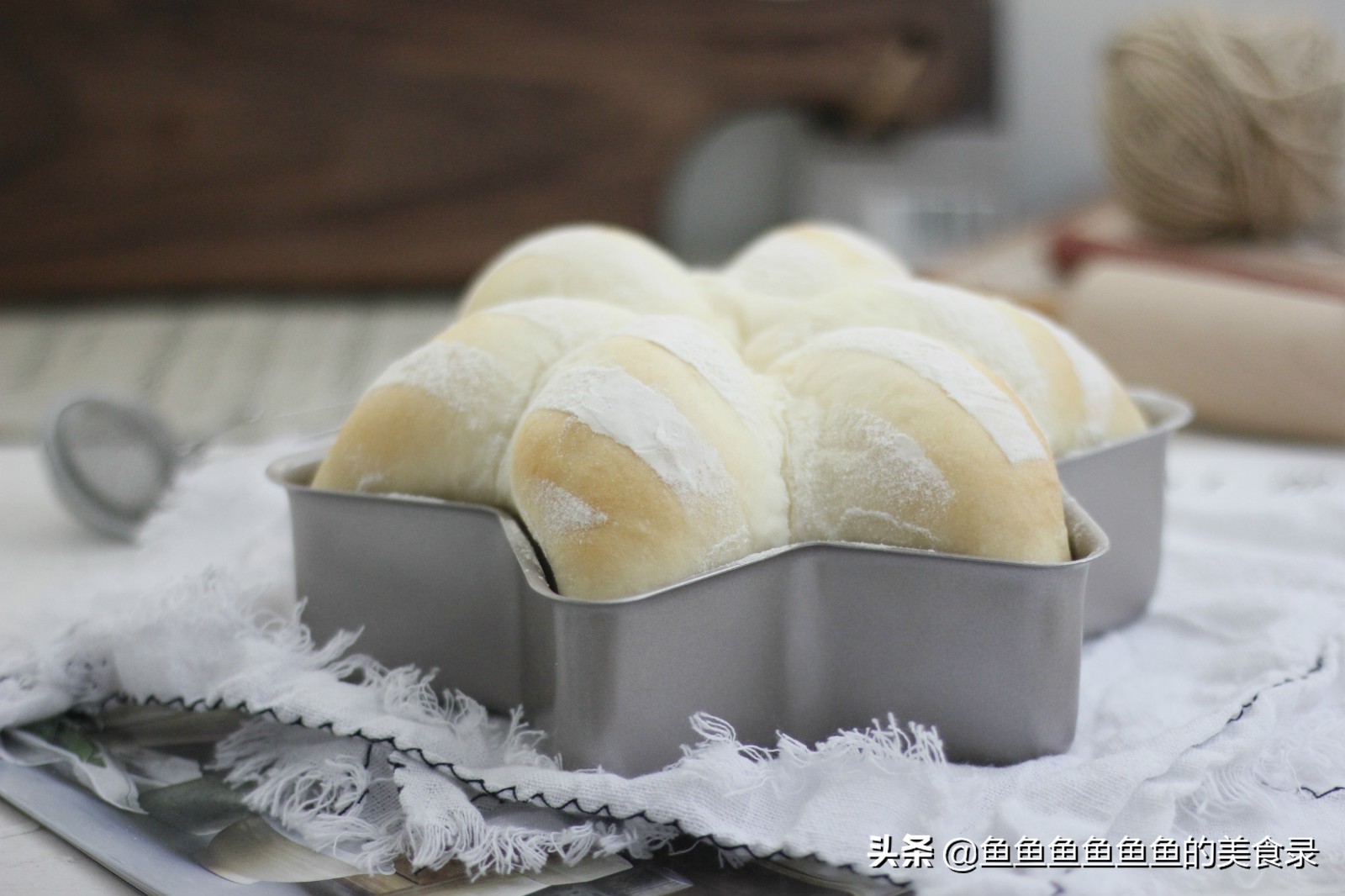 怎样用面包机做出松软拉丝的面包,用面包机如何做出松软拉丝的面包