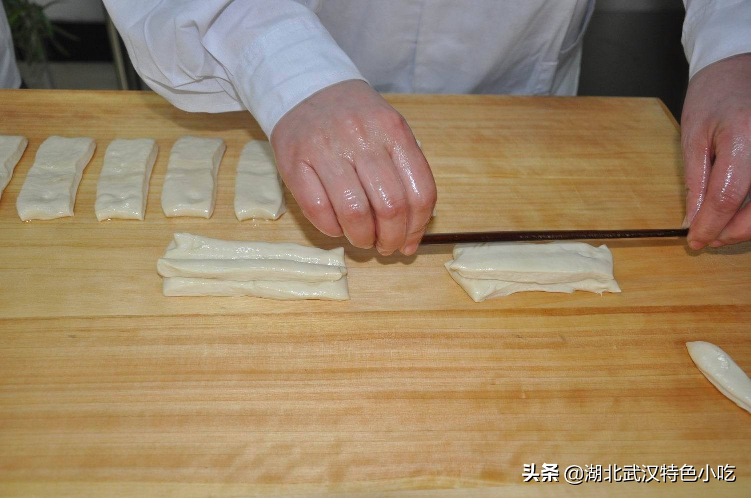 开早餐店花2000学的香酥油条配方,10大暴利低成本小吃油条怎么做