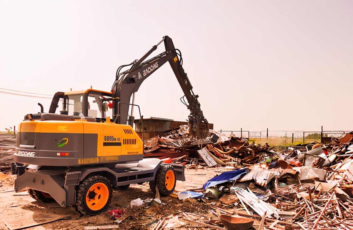 轮式挖掘机基本操作和讲解,轮式挖掘机简单吗