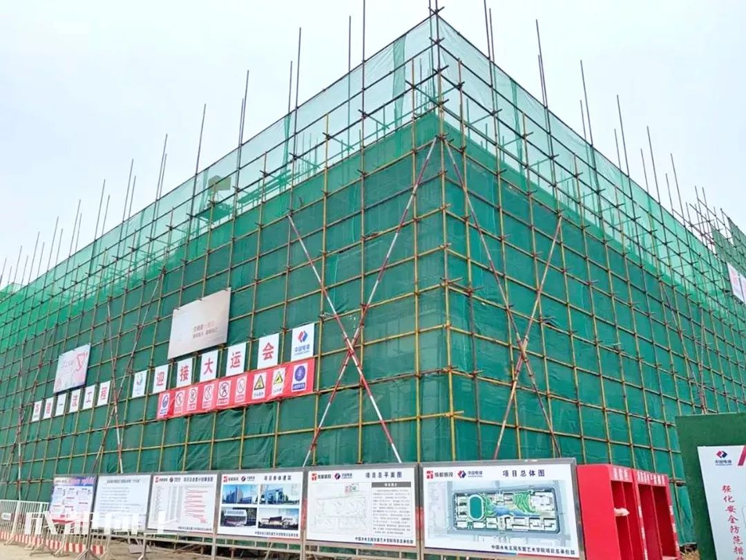 大运村建设火热朝天，成都大学已经上天