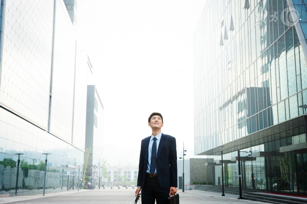 被抛弃前女友的小说,小伙被女友无情抛弃小说