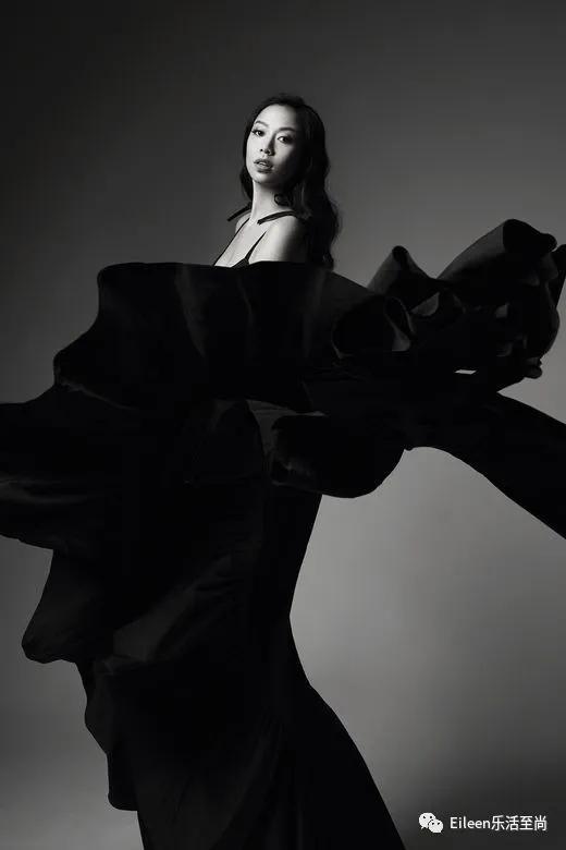 豪门乖女不婚生子，四婚亲妈帅过女神继母，港岛名媛都这么酷吗？