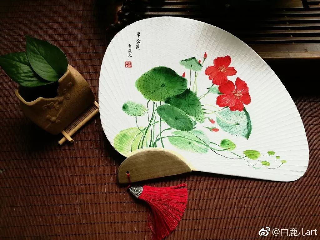 玉手青丝美女图片,一袭白衣清冷出尘的古风美人