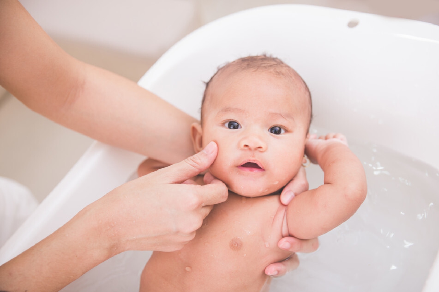 不想让皮肤继续变黄变老,儿童冬季面部干皮护肤推荐