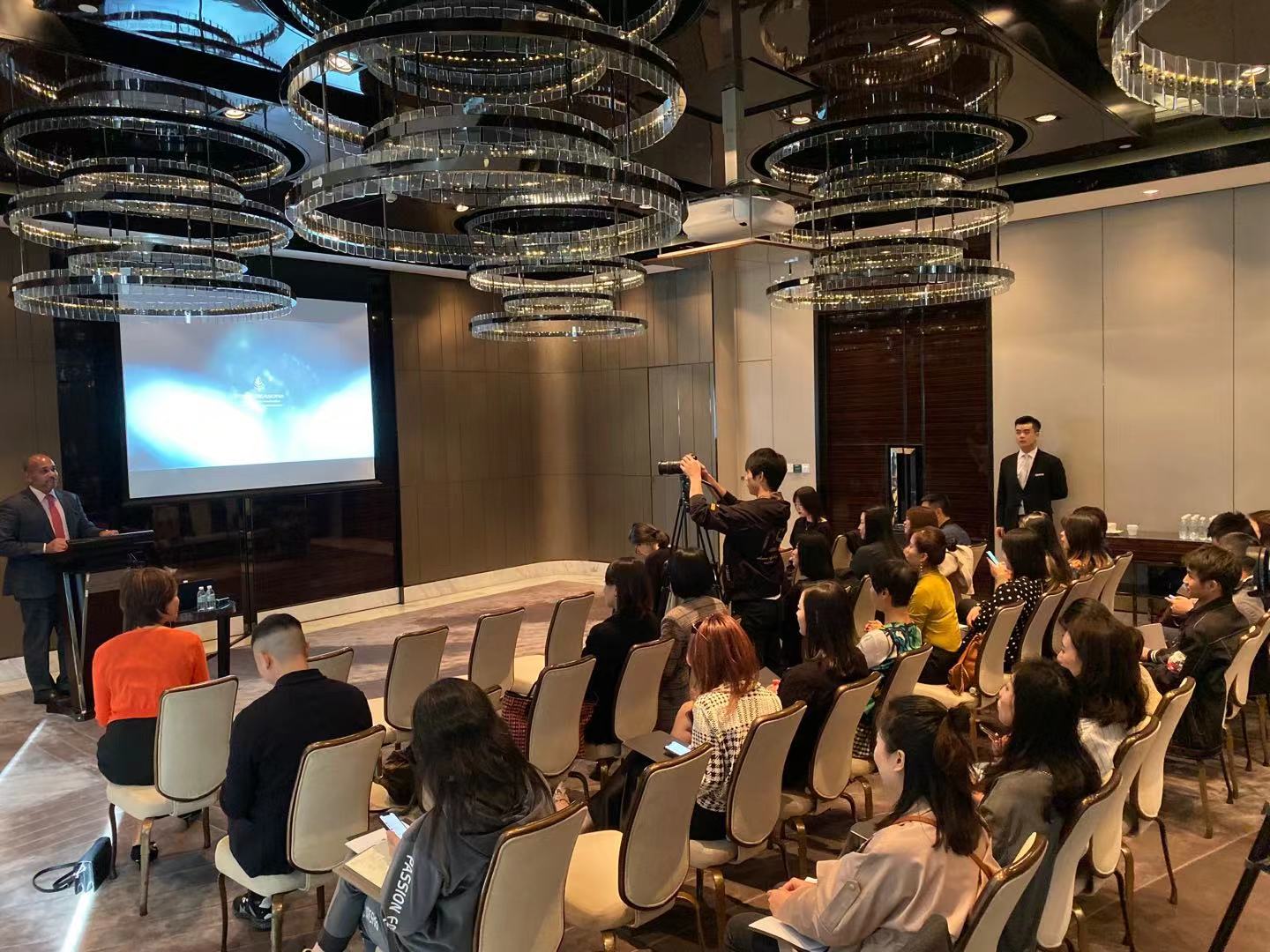 Mission街706号，旧金山市中心四季酒店独立私人公寓发布会