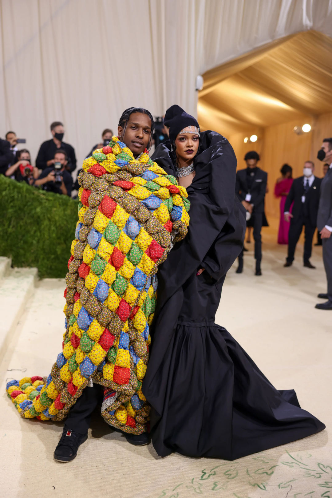 谷爱凌metgala红毯2021,红毯经典造型metgala